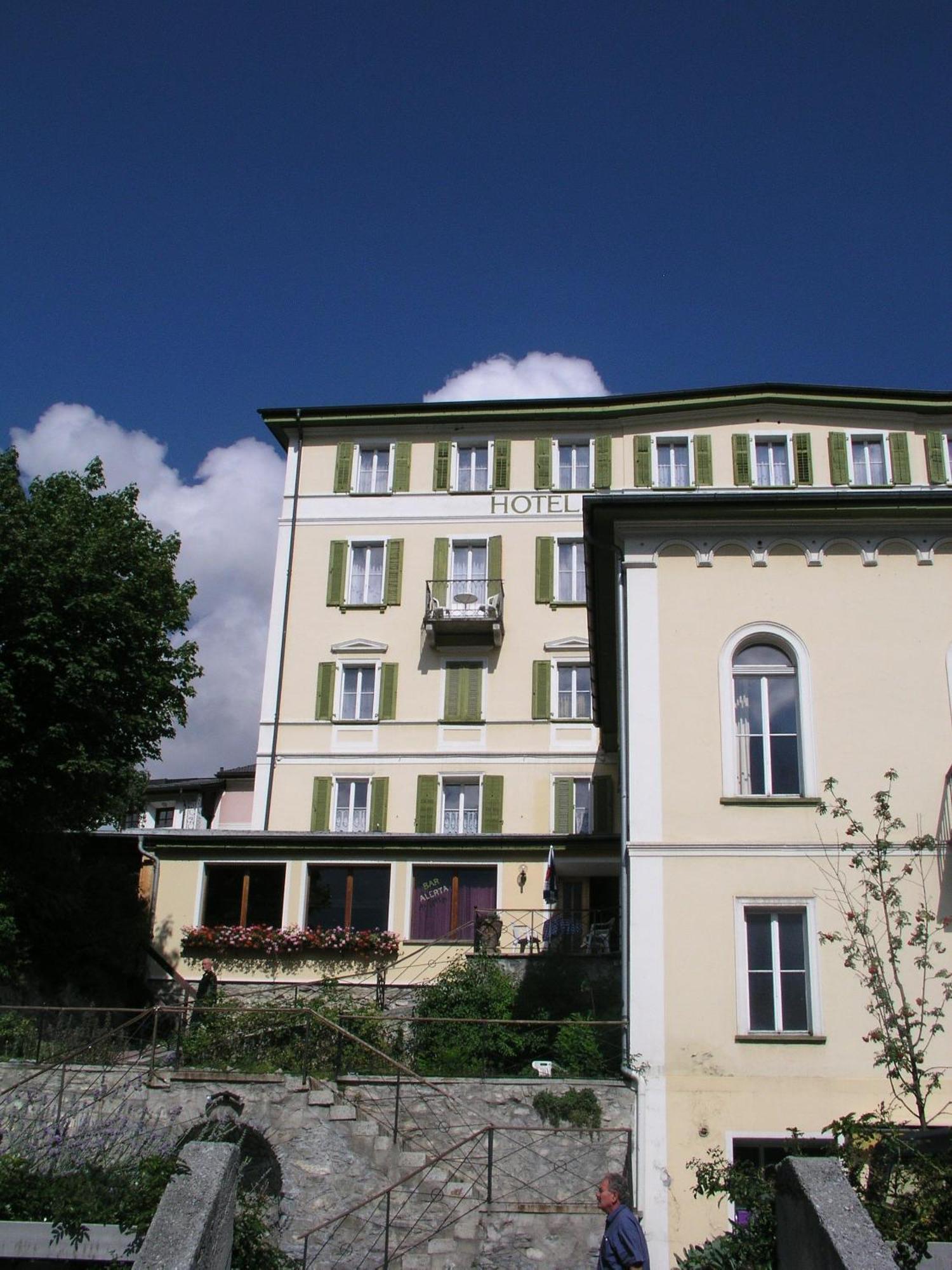 Hotel Quellenhof Scuol Kültér fotó